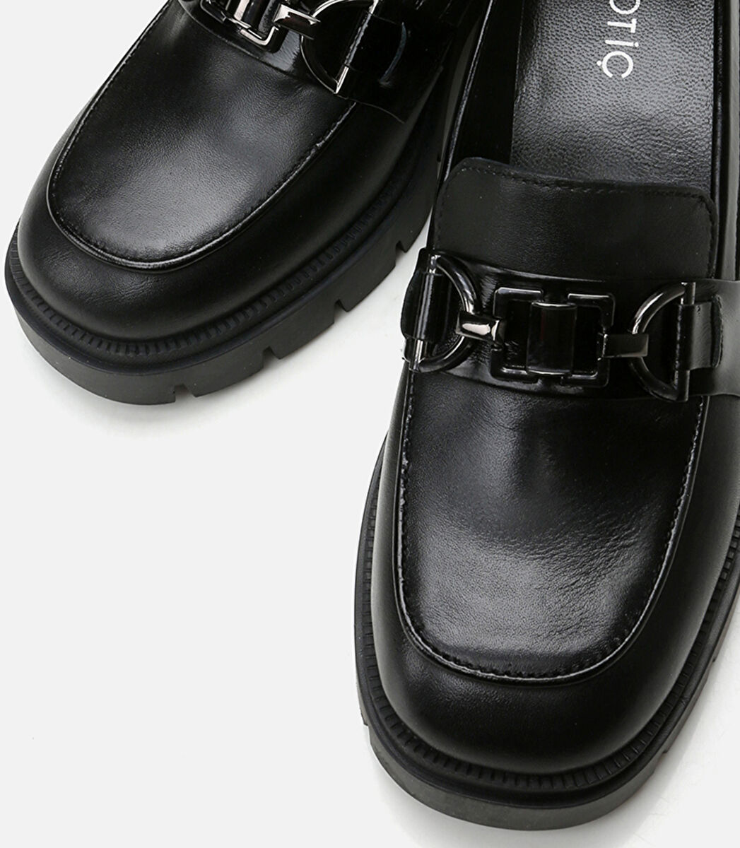 Kadın Deri Siyah Toka Detaylı Topuklu Klasik Loafer
