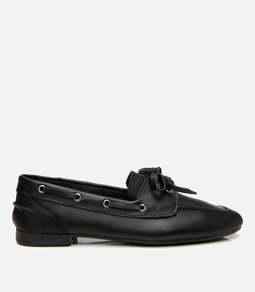 Kadın Deri Siyah Bağcıklı Günlük Loafer