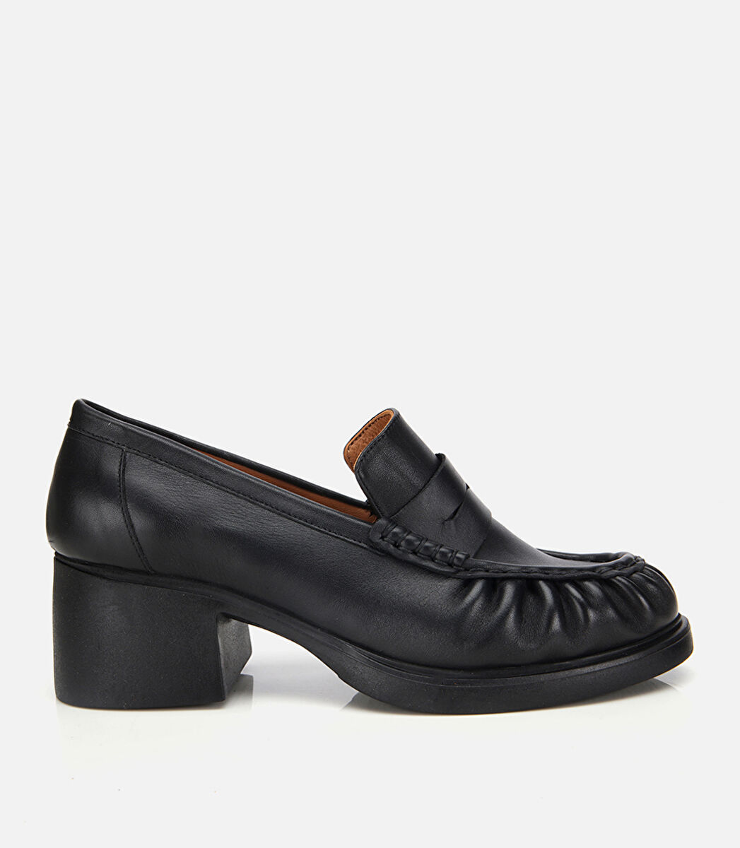 Kadın Deri Siyah Büzgülü  Kalın Tabanlı Klasik Loafer