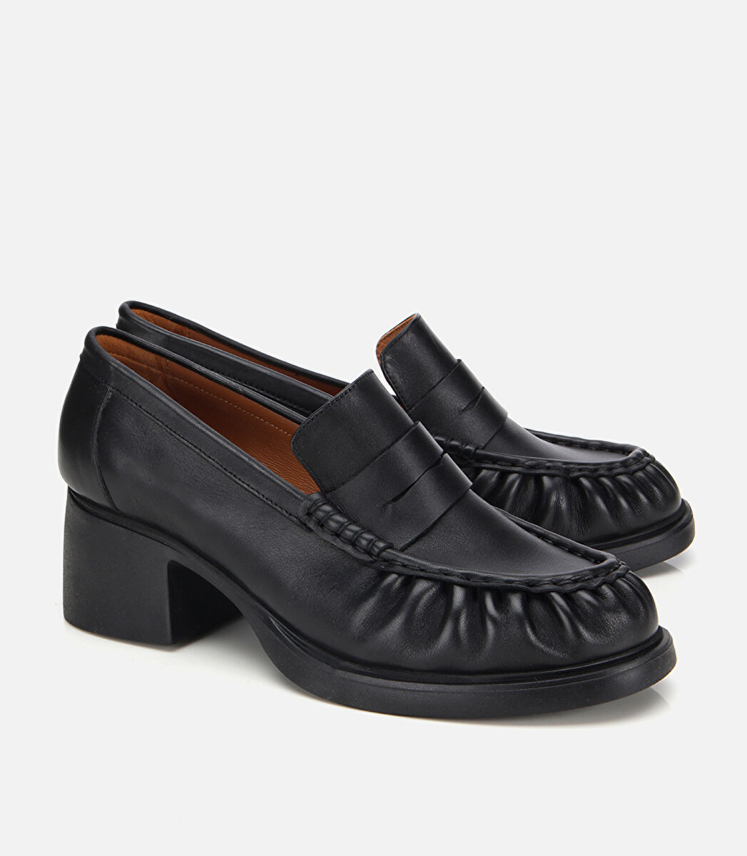 Kadın Deri Siyah Büzgülü  Kalın Tabanlı Klasik Loafer