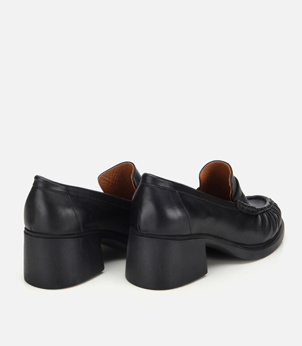 Kadın Deri Siyah Büzgülü  Kalın Tabanlı Klasik Loafer