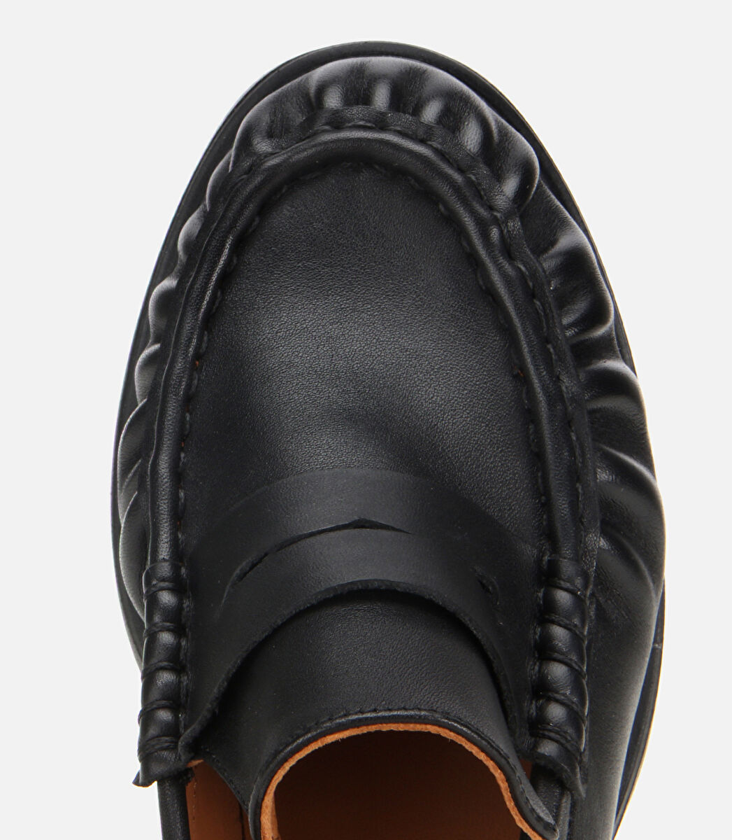 Kadın Deri Siyah Büzgülü  Kalın Tabanlı Klasik Loafer