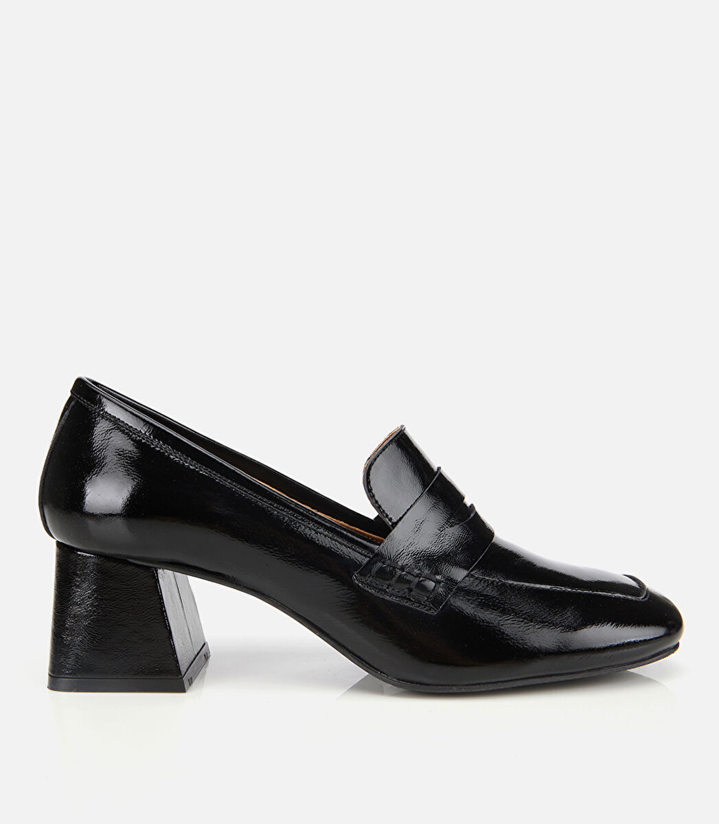Kadın Rugan Deri Siyah Topuklu Klasik Loafer