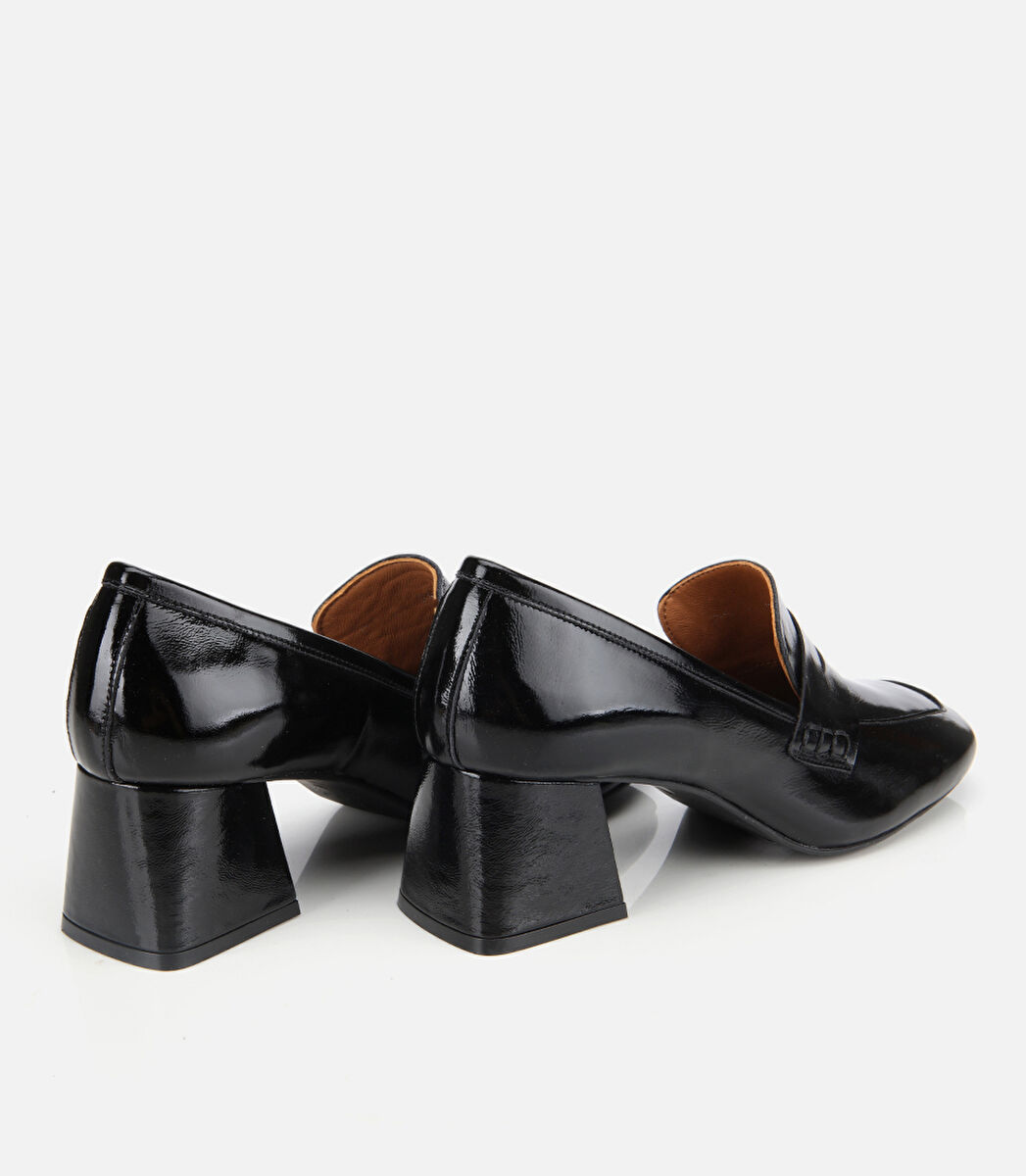 Kadın Rugan Deri Siyah Topuklu Klasik Loafer