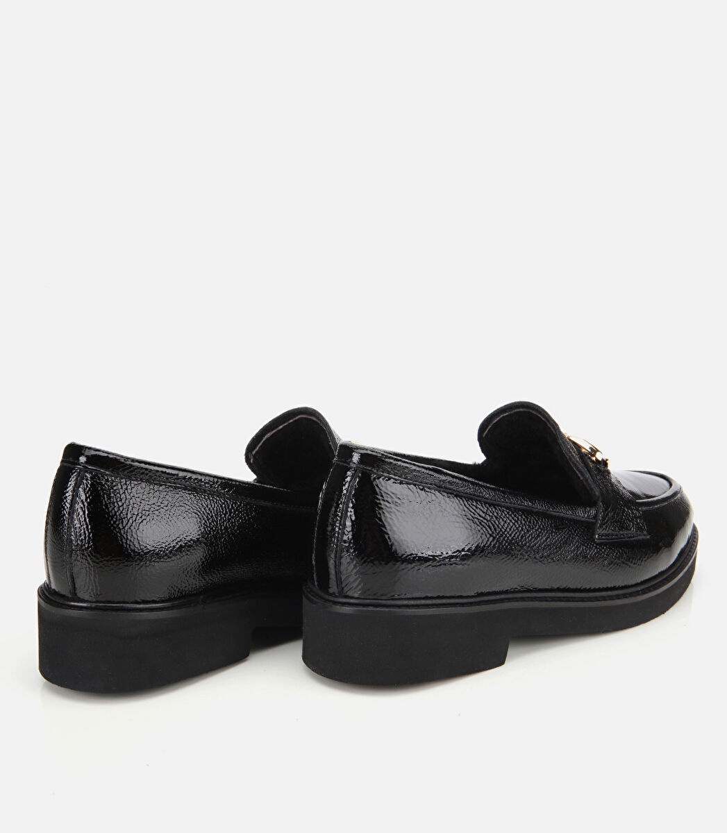 Kadın Rugan Deri Siyah Tokalı Klasik Loafer