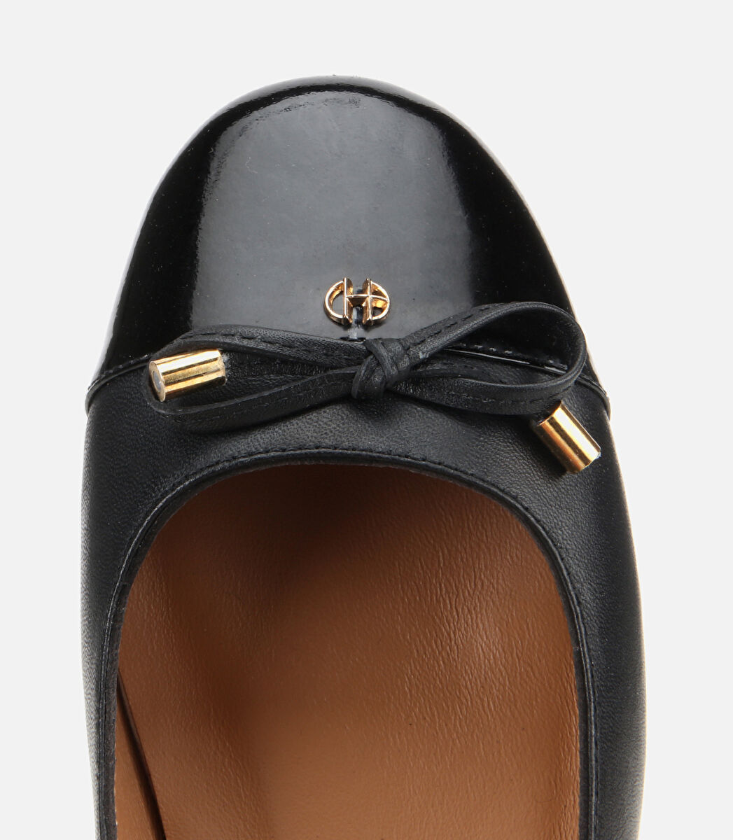 Kadın Rugan Deri Siyah Fiyonk Detaylı Babet