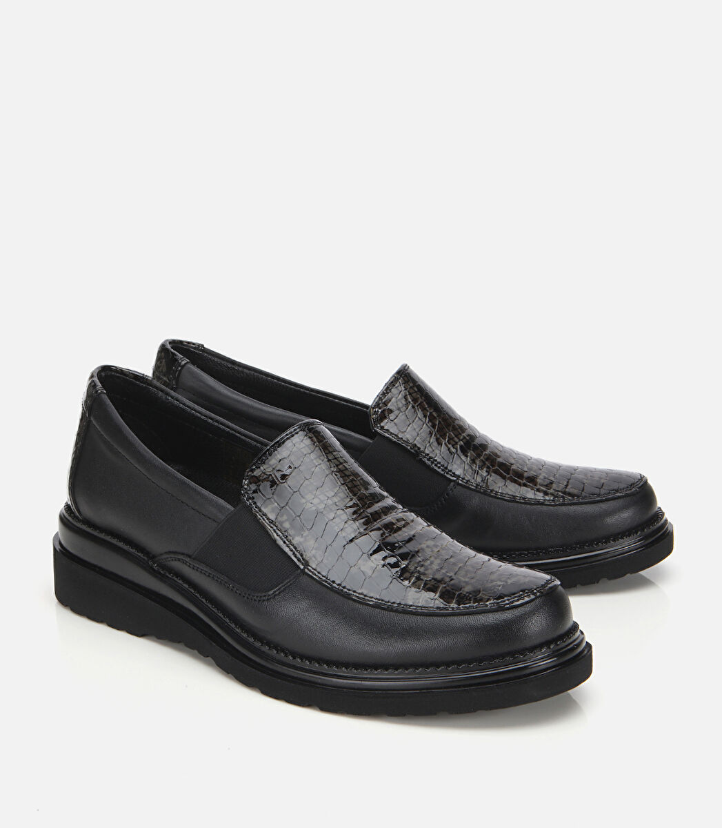 Kadın Deri Siyah Yılan Baskılı Dolgu Topuklu Günlük Loafer