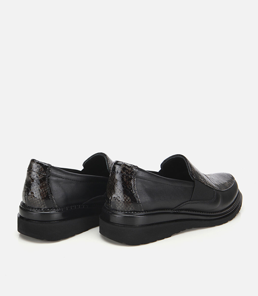 Kadın Deri Siyah Yılan Baskılı Dolgu Topuklu Günlük Loafer
