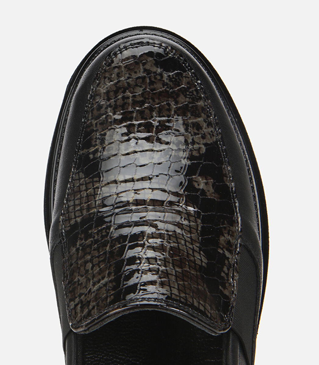 Kadın Deri Siyah Yılan Baskılı Dolgu Topuklu Günlük Loafer