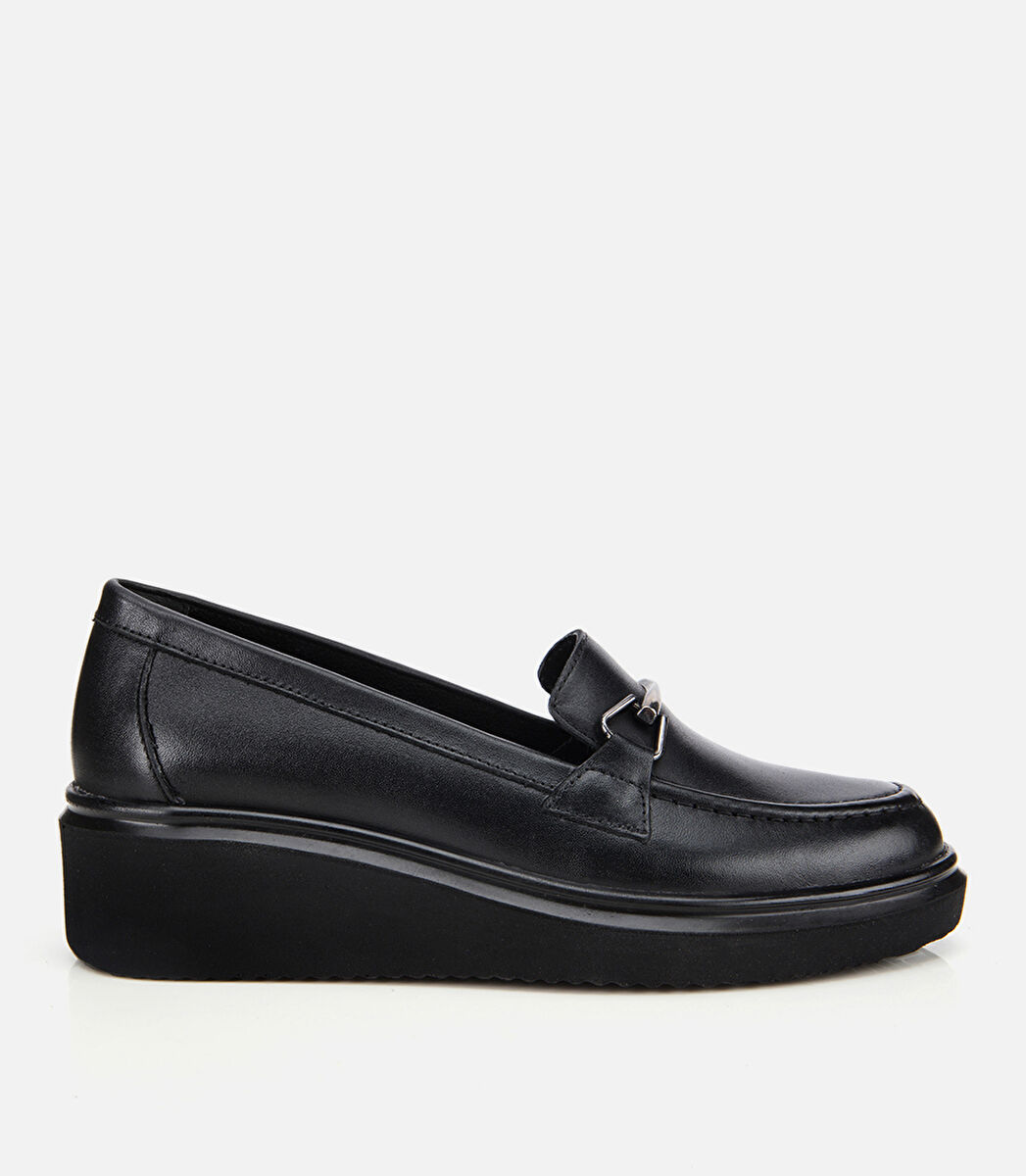 Kadın Deri Siyah Tokalı Dolgu Topuklu Klasik Loafer