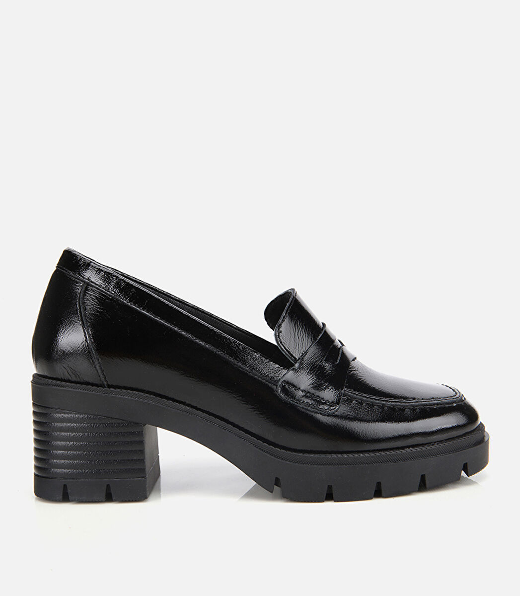 Kadın Rugan Deri Siyah Topuklu Klasik Loafer