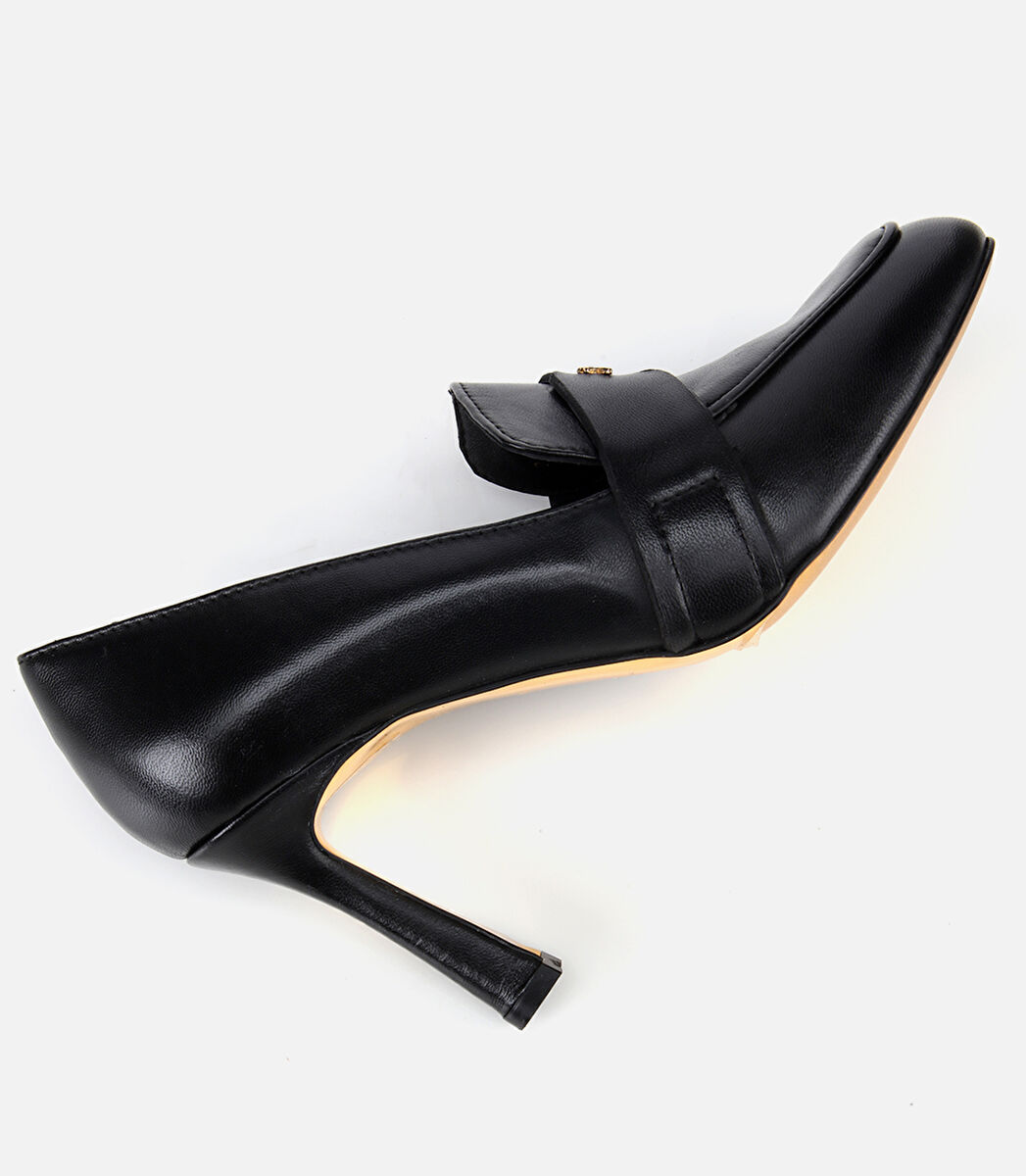Kadın Deri Siyah Yumuşak Dokulu Gold Detaylı Topuklu Stiletto