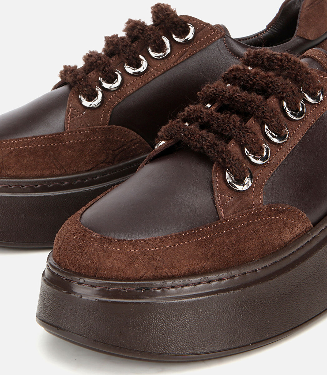 Kadın Deri Kahverengi Bağcık Detaylı Kalın Tabanlı Spor Ayakkabı