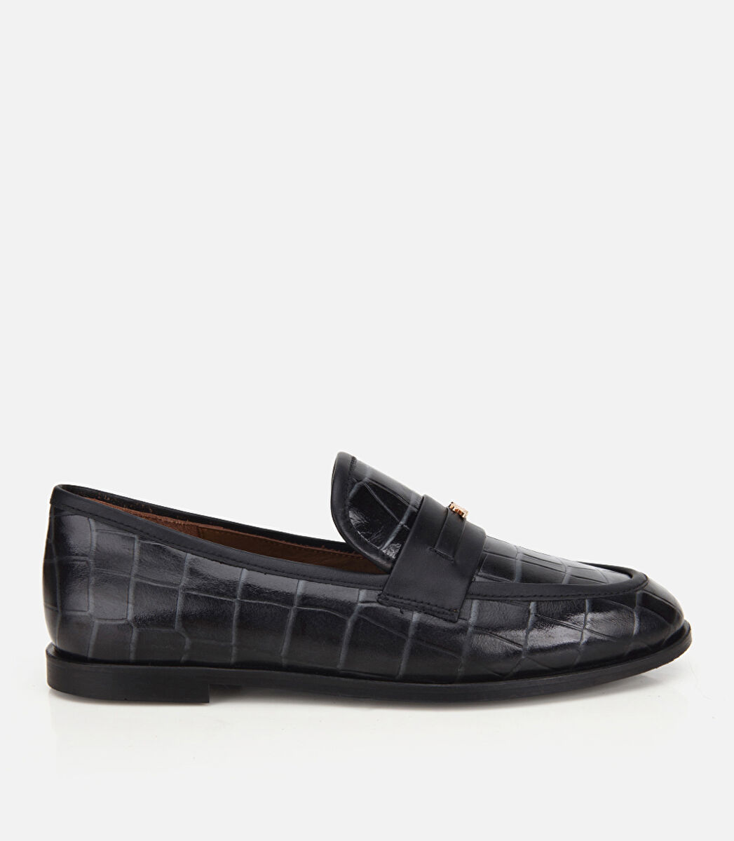 Kadın Deri Siyah Kroko Detaylı Klasik Loafer