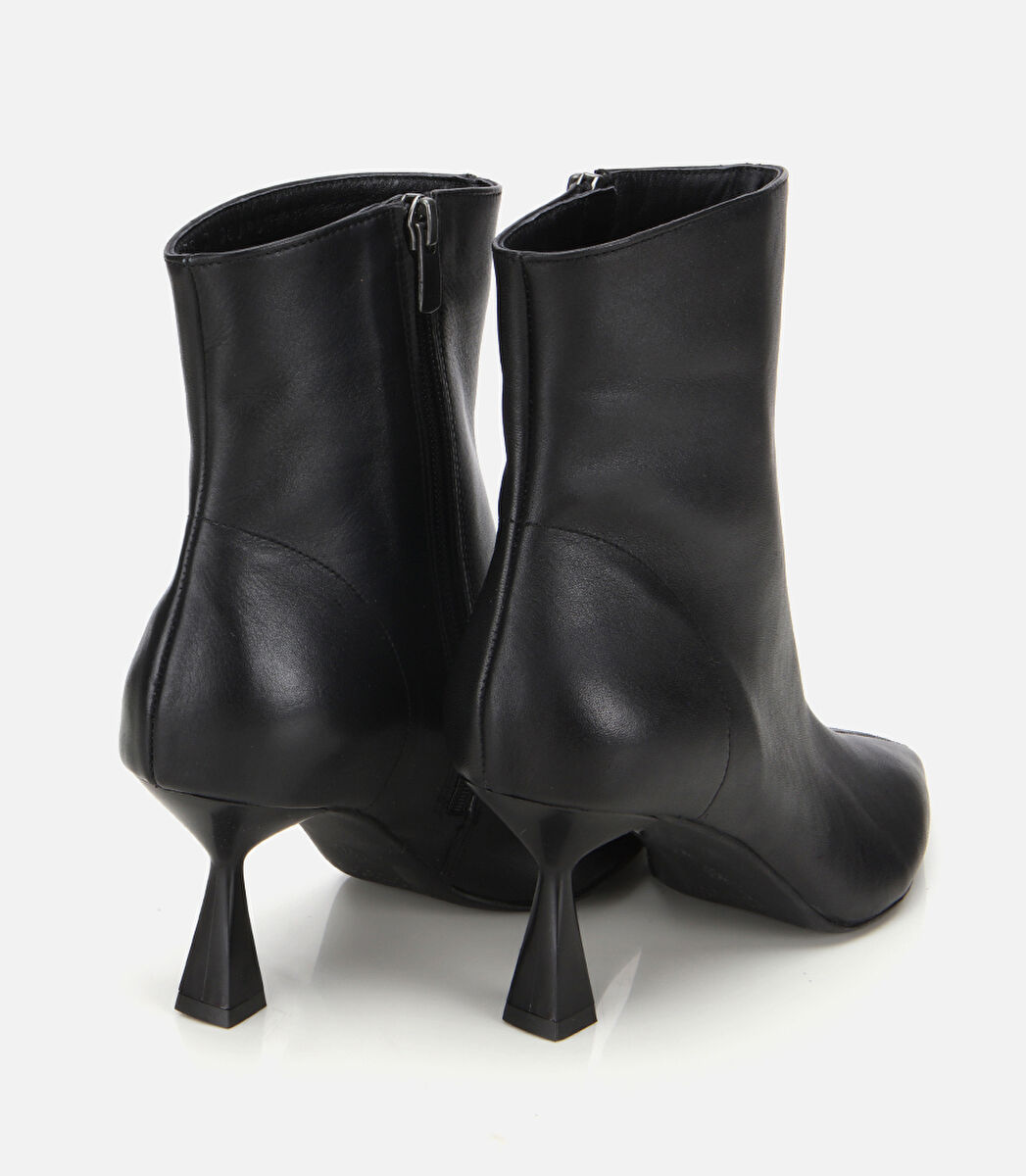 Kadın Deri Siyah Sivri Burunlu Bilekte Topuklu Bot