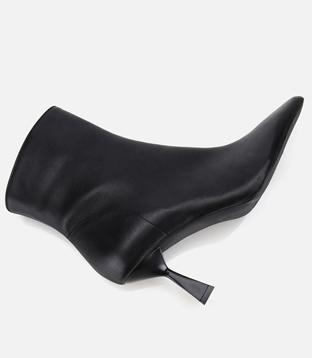 Kadın Deri Siyah Sivri Burunlu Bilekte Topuklu Bot