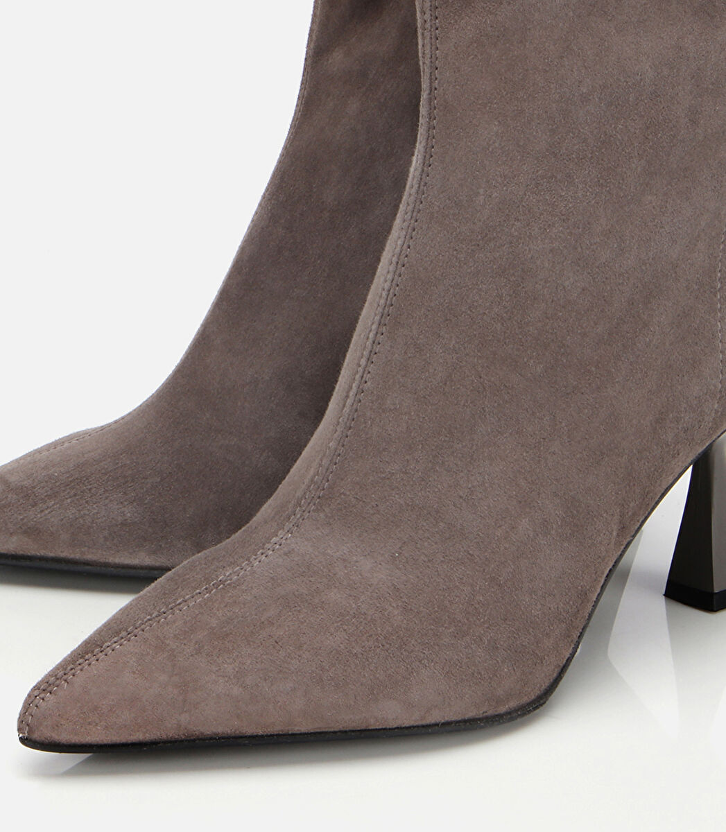 Kadın Süet Deri Vizon Dikiş Detaylı Sivri  Kısa Topuklu Bot