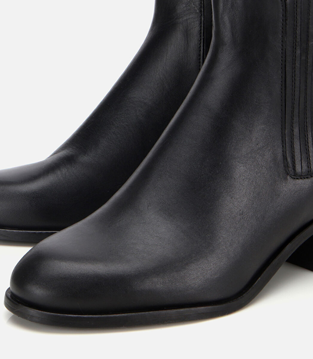 Kadın Deri Siiyah Lastik Detaylı Bilekte Düz Bot