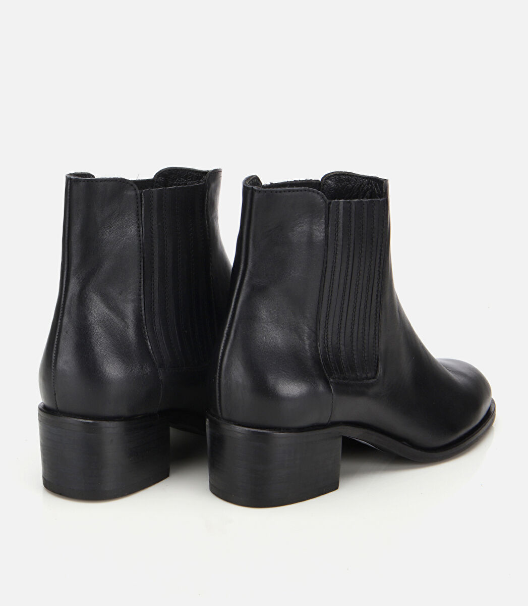 Kadın Deri Siiyah Lastik Detaylı Bilekte Düz Bot