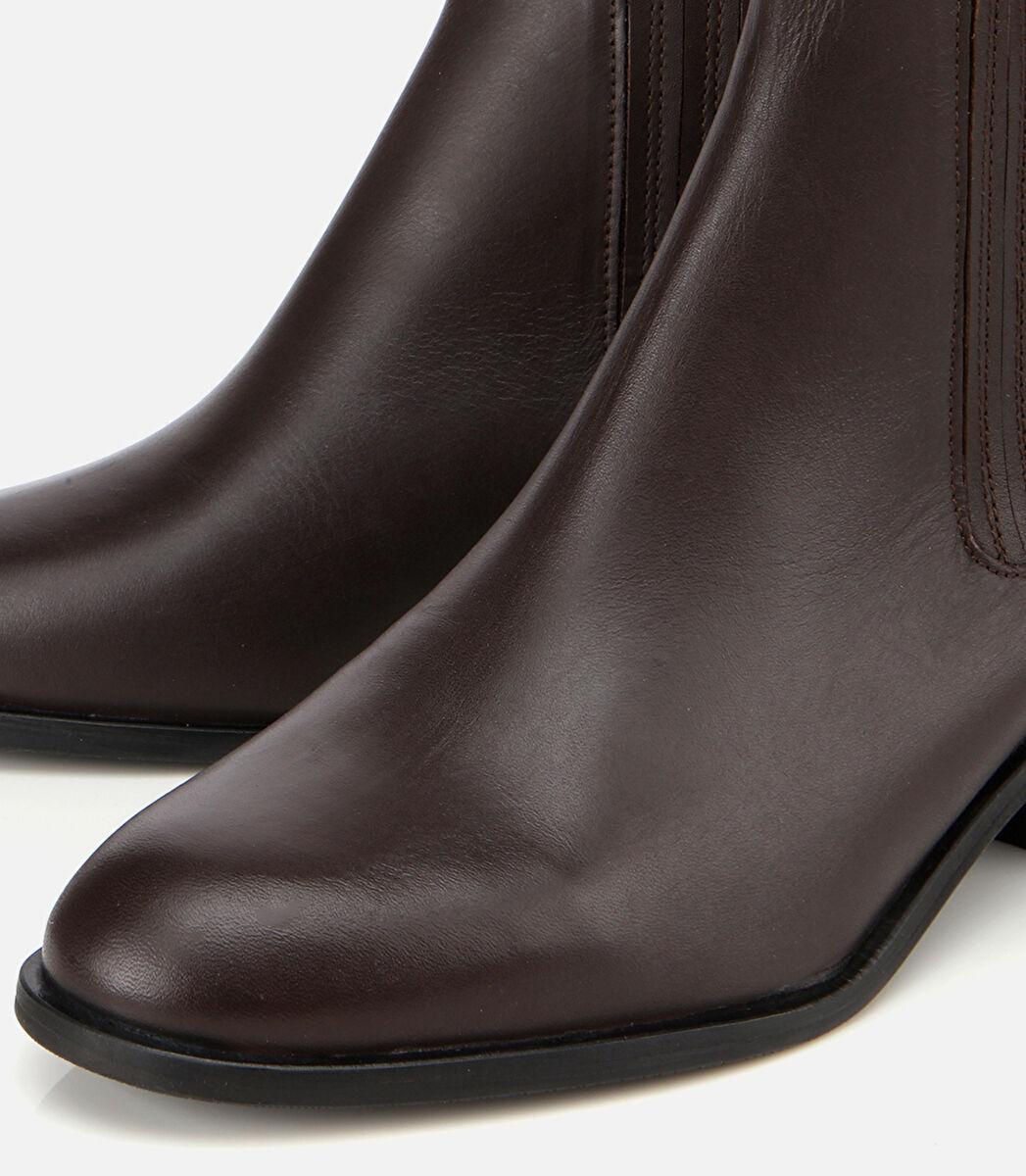 Kadın Deri Kahverengi Lastik Detaylı Bilekte Düz Bot