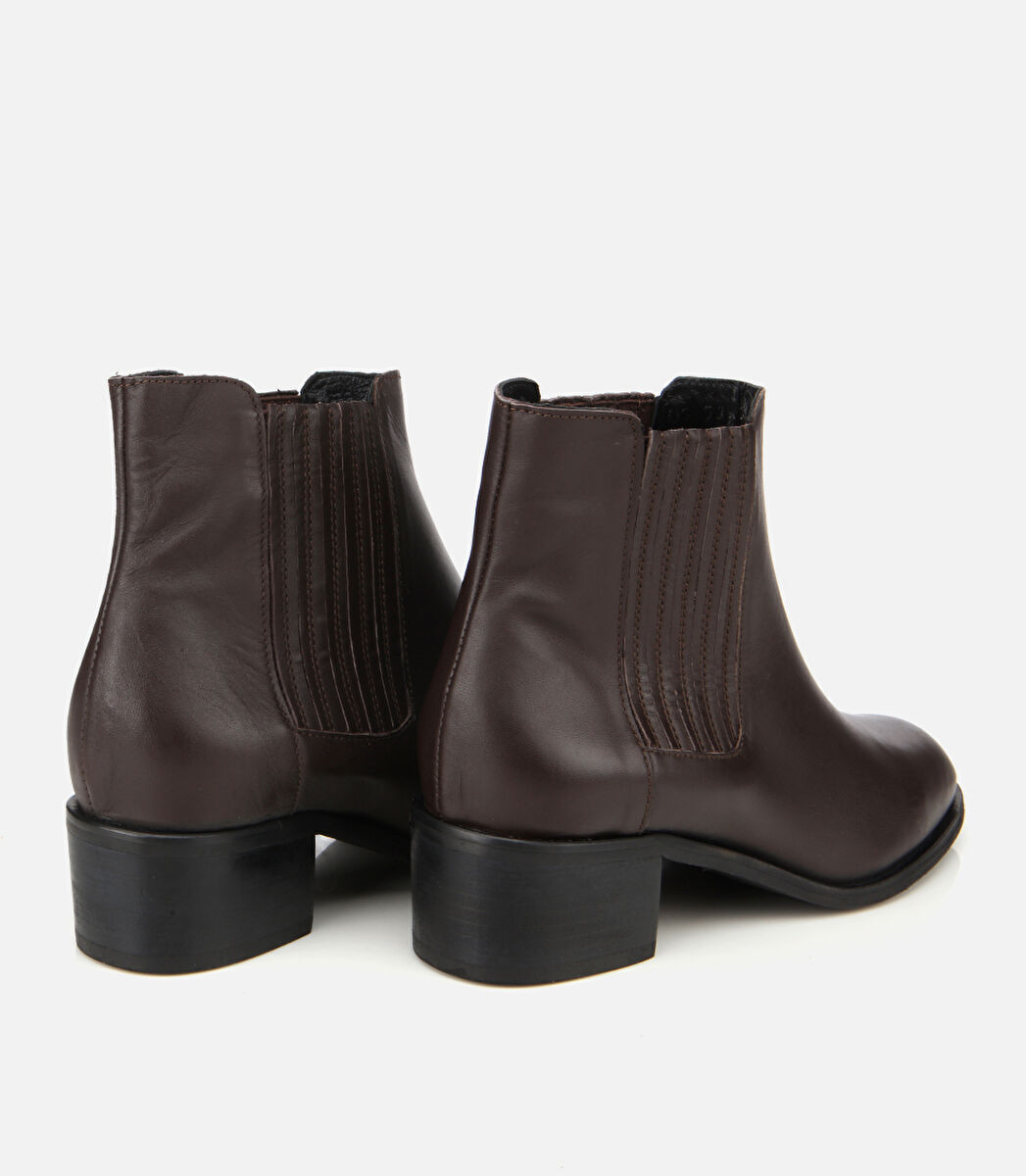 Kadın Deri Kahverengi Lastik Detaylı Bilekte Düz Bot