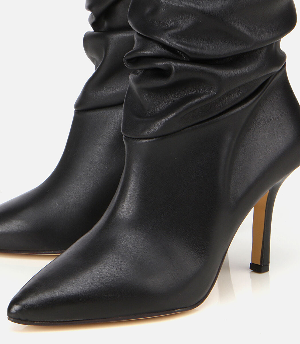 Kadın Deri Siyah Büzgülü Sivri Burunlu İnce Topuklu Bot