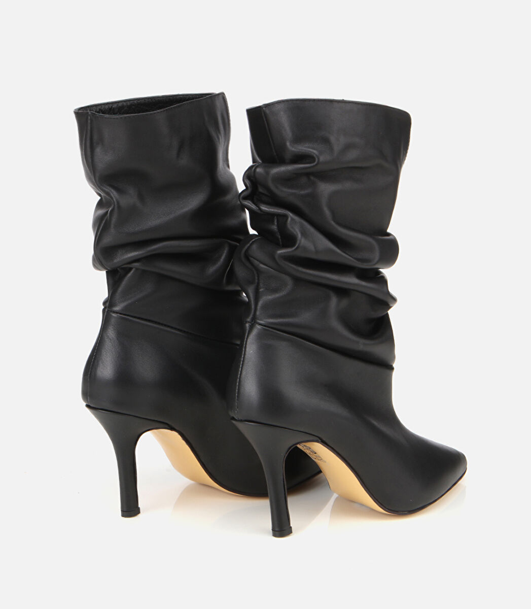 Kadın Deri Siyah Büzgülü Sivri Burunlu İnce Topuklu Bot