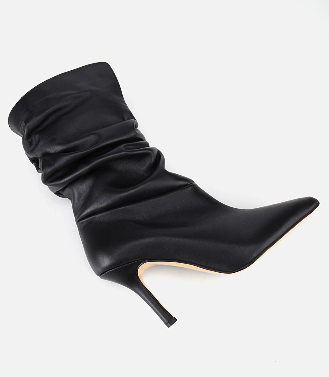 Kadın Deri Siyah Büzgülü Sivri Burunlu İnce Topuklu Bot