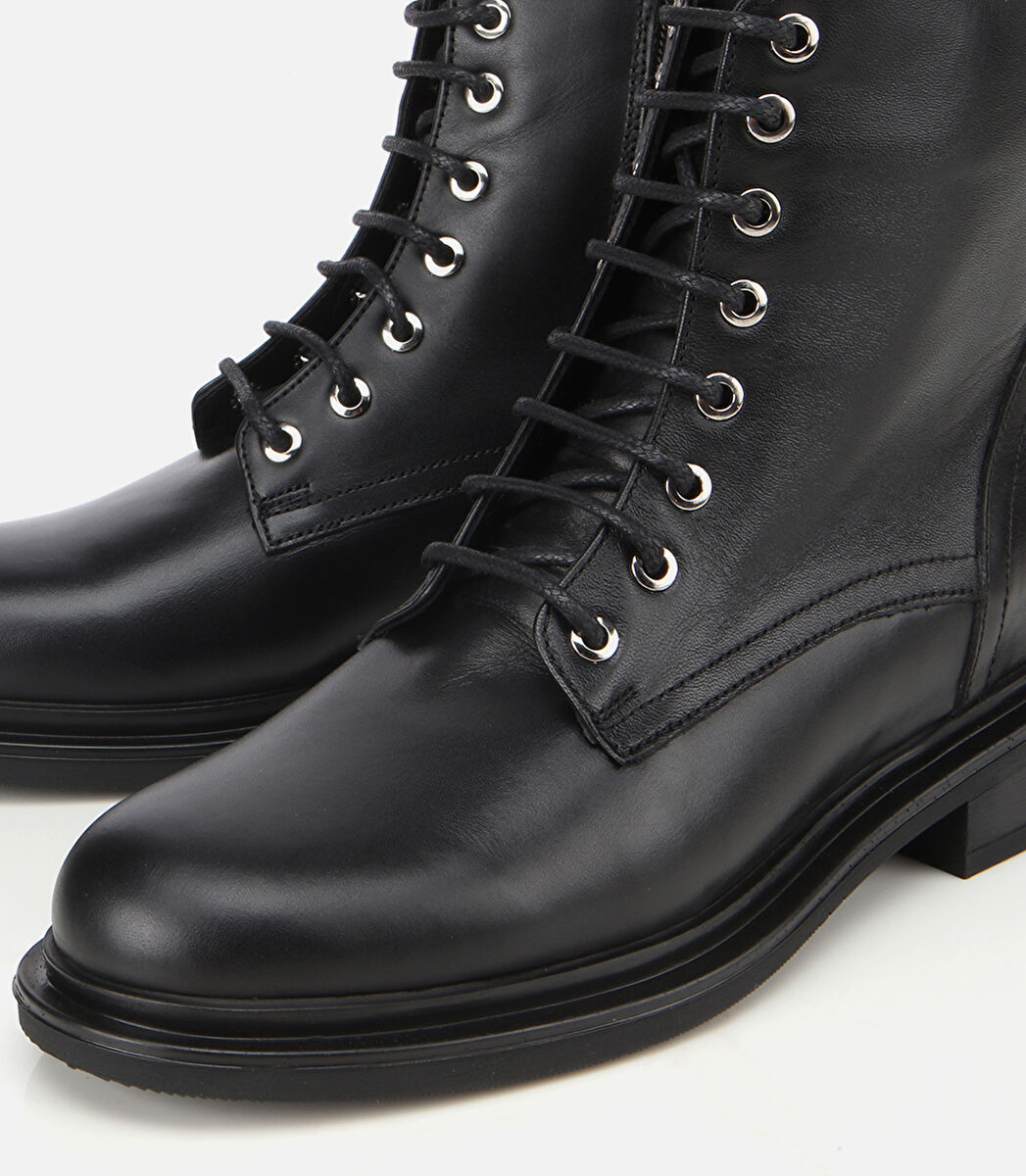 Kadın Deri Siyah Fermuarlı Postal Düz Bot 