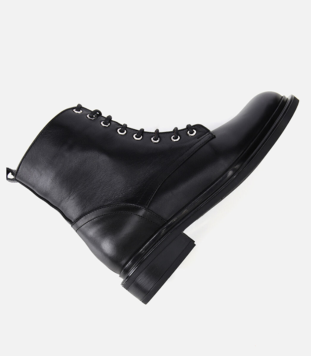 Kadın Deri Siyah Fermuarlı Postal Düz Bot 