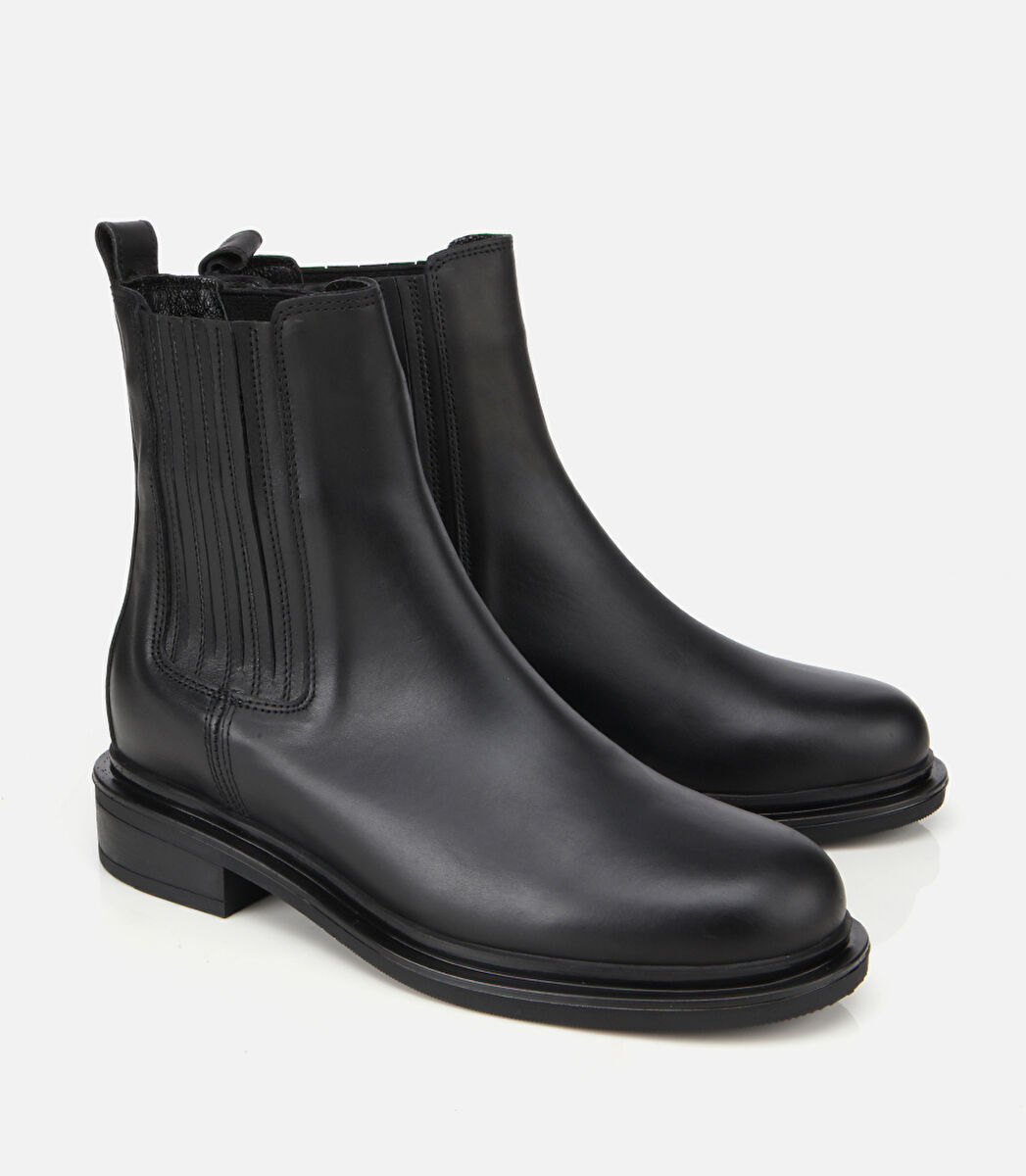 Kadın Deri Siyah Lastik Detaylı Bilekte Düz Bot