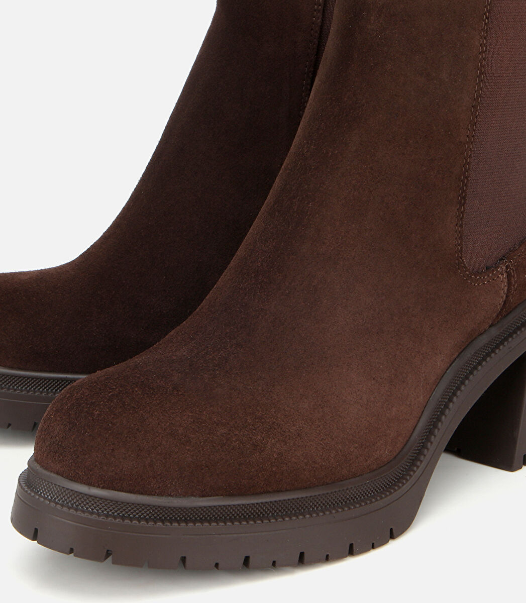 Kadın Süet Deri Kahverengi Lastik Detaylı Kalın Topuklu Bot