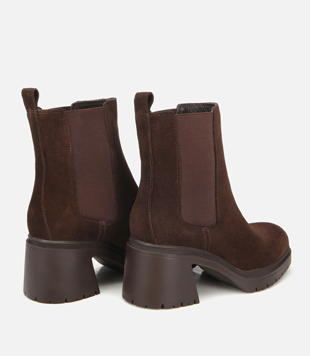 Kadın Süet Deri Kahverengi Lastik Detaylı Kalın Topuklu Bot