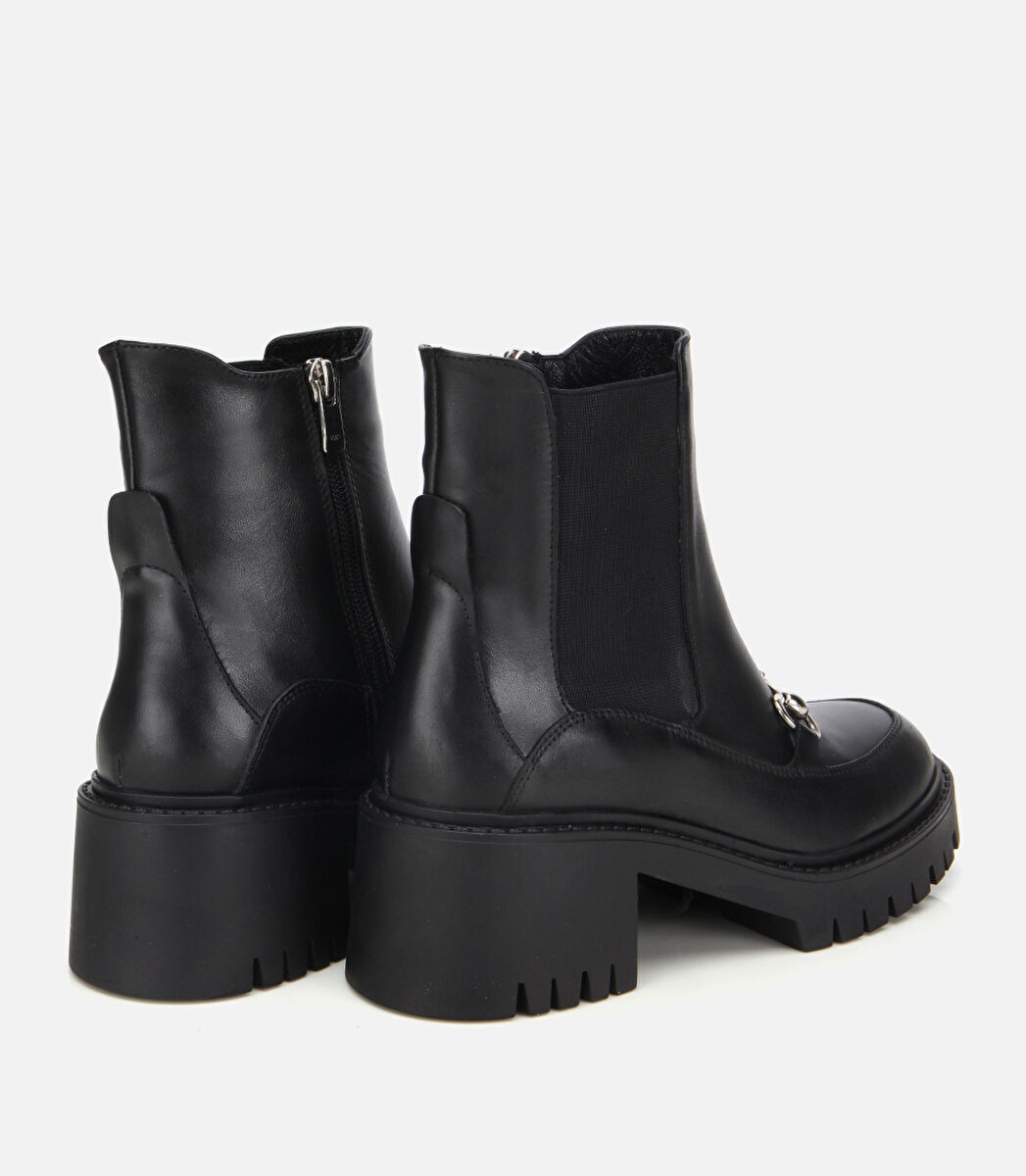 Kadın Deri Siyah Tokalı Lastik Detaylı Kalın Tabanlı Topuklu Bot