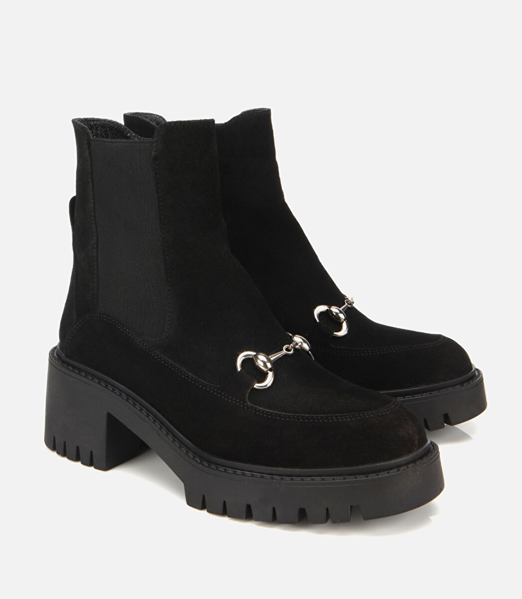 Kadın Süet Deri Siyah Tokalı Lastik Detaylı  Kalın Tabanlı Topuklu Bot