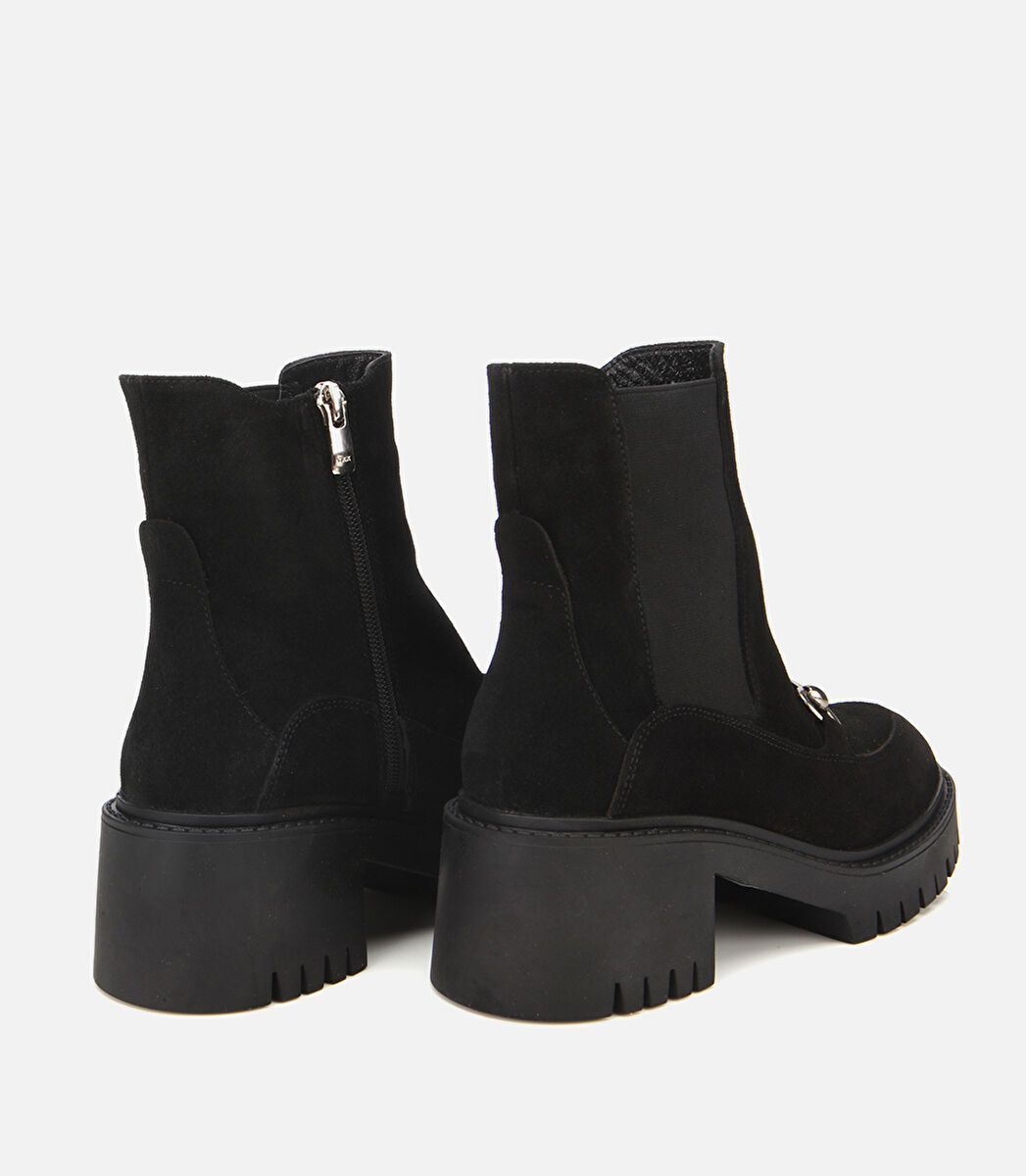 Kadın Süet Deri Siyah Tokalı Lastik Detaylı  Kalın Tabanlı Topuklu Bot