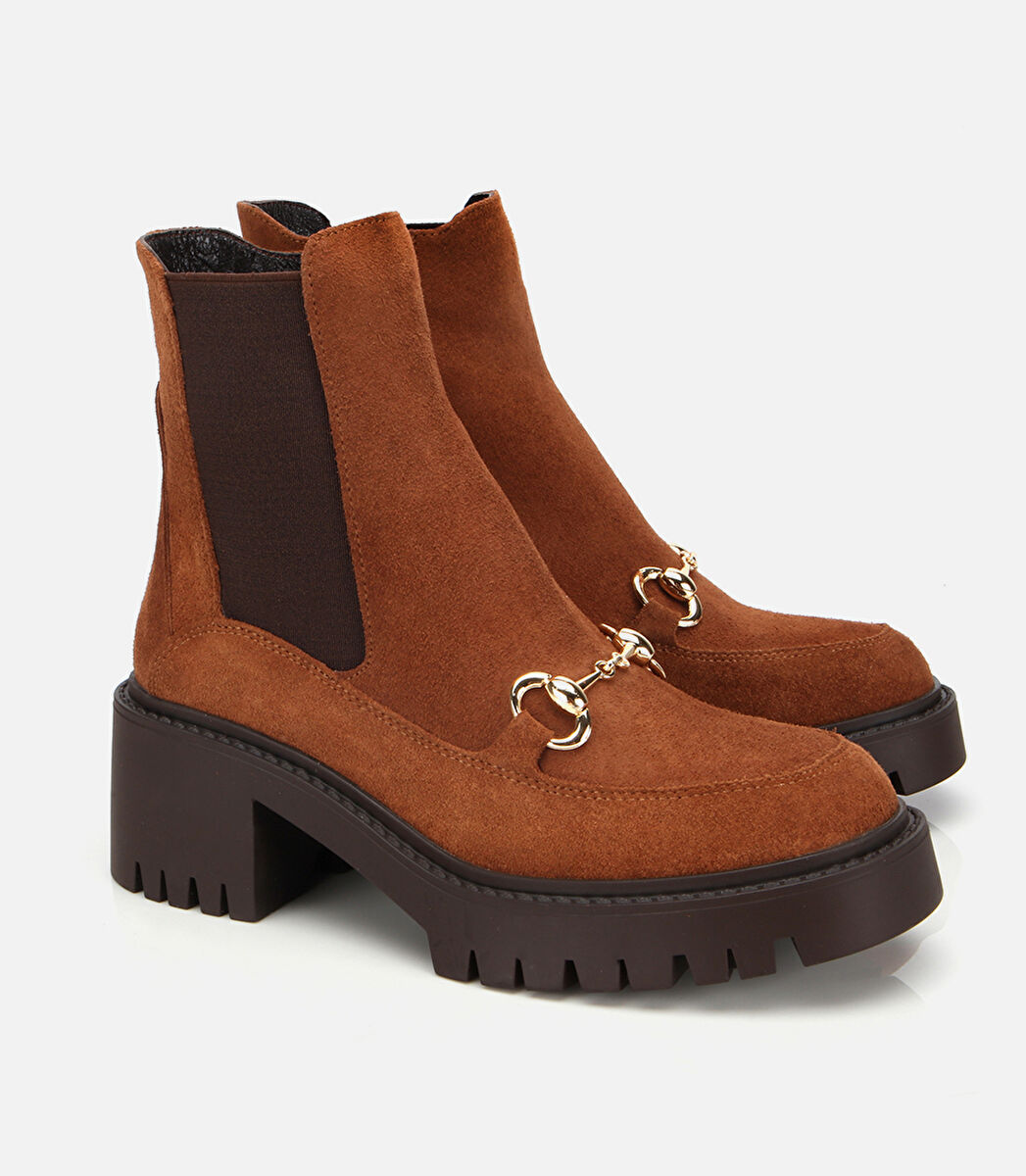 Kadın Süet Deri Taba Tokalı Lastik Detaylı  Kalın Tabanlı Topuklu Bot