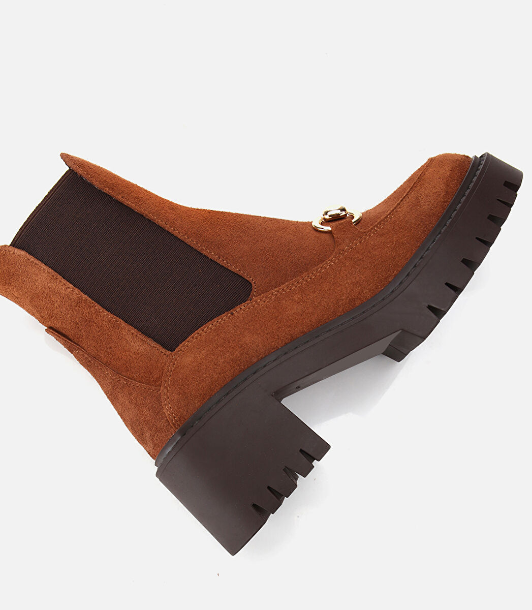 Kadın Süet Deri Taba Tokalı Lastik Detaylı  Kalın Tabanlı Topuklu Bot