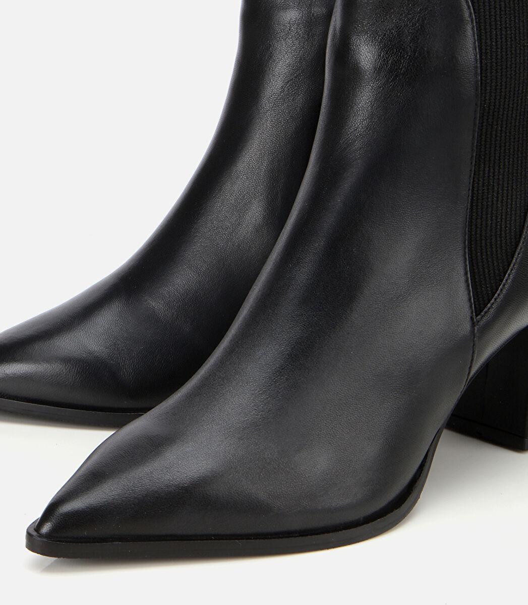 Kadın Deri Siyah Sivri Burunlu Streç Detaylı Bilekte Topuklu Bot
