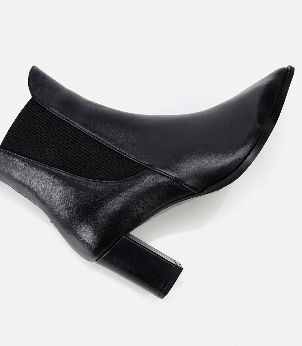 Kadın Deri Siyah Sivri Burunlu Streç Detaylı Bilekte Topuklu Bot