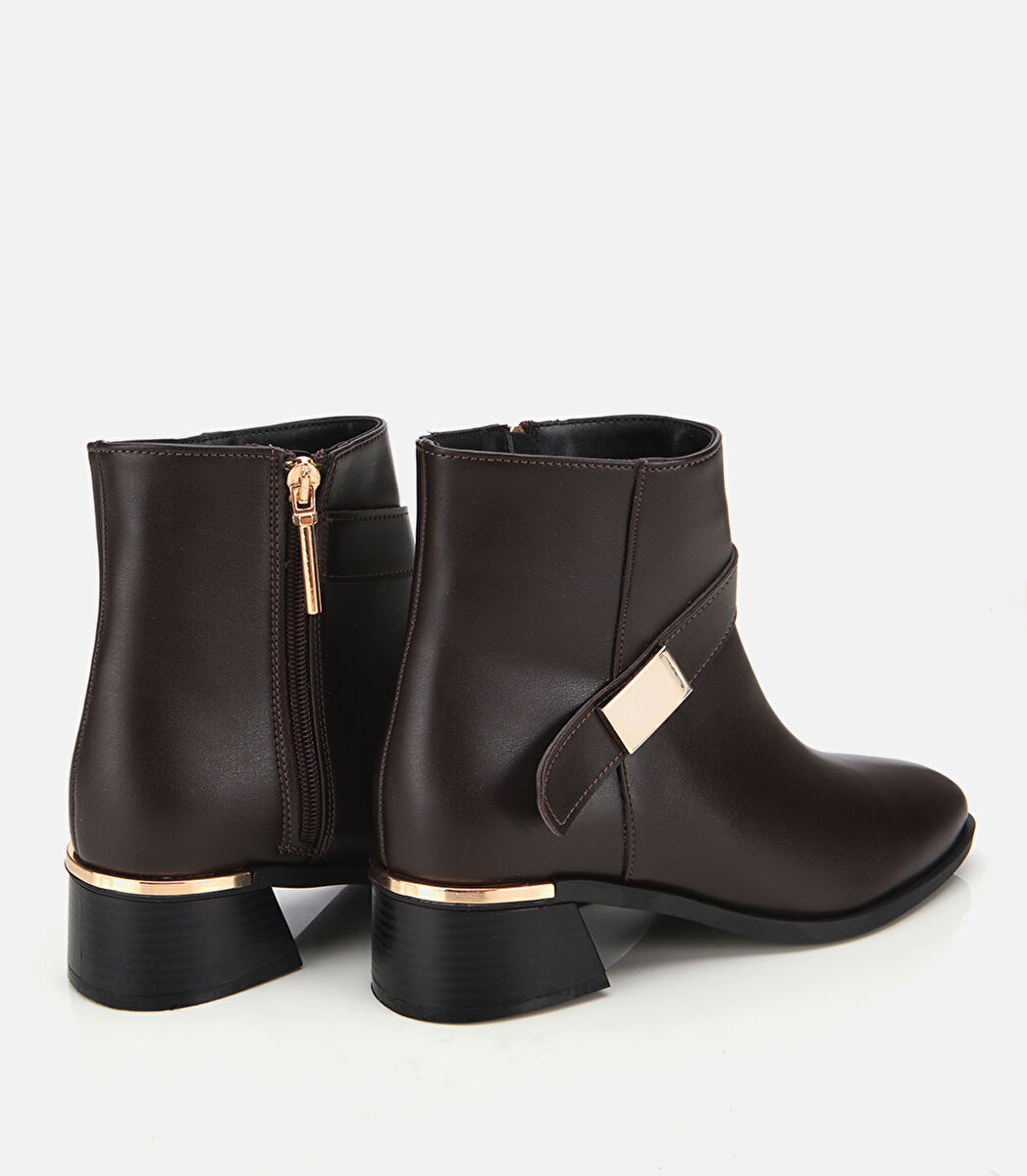 Kadın Kahverengi Metal Detaylı Bilekte Düz Bot