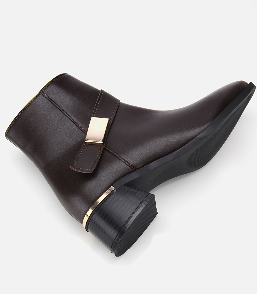 Kadın Kahverengi Metal Detaylı Bilekte Düz Bot