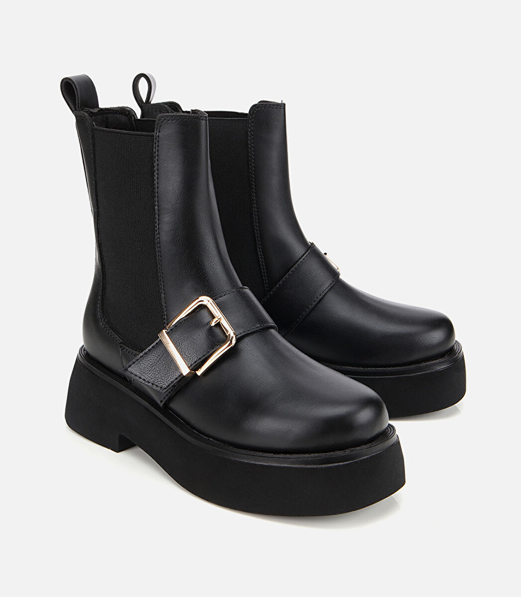 Kadın Siyah Lastik Detaylı Tokalı Kalın Tabanlı Düz Bot