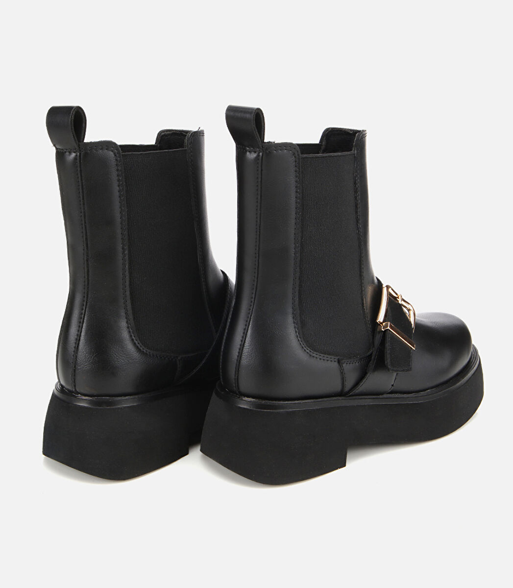 Kadın Siyah Lastik Detaylı Tokalı Kalın Tabanlı Düz Bot