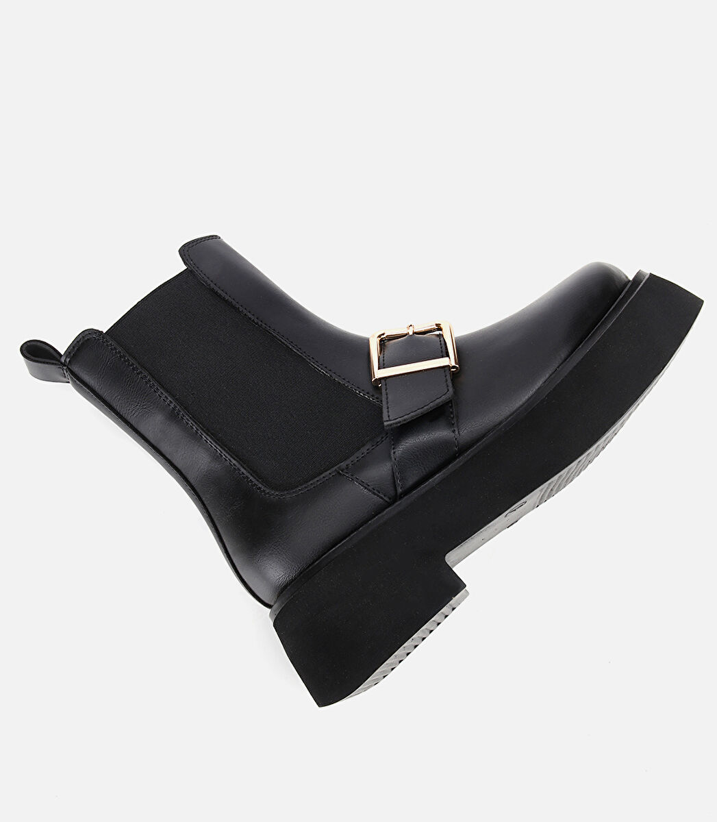 Kadın Siyah Lastik Detaylı Tokalı Kalın Tabanlı Düz Bot