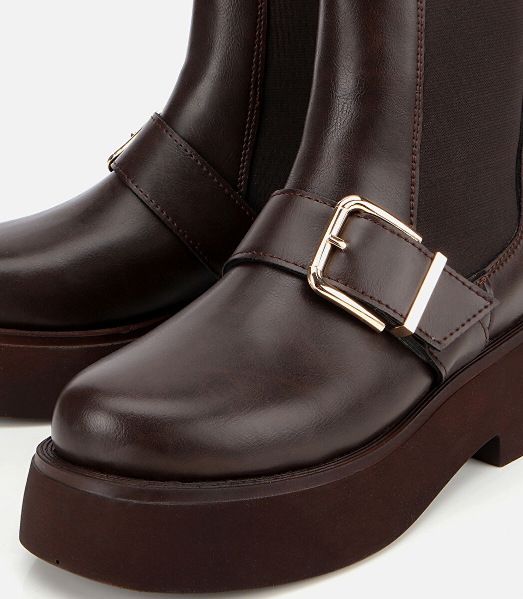 Kadın Kahverengi Lastik Detaylı Tokalı Kalın Tabanlı Düz Bot