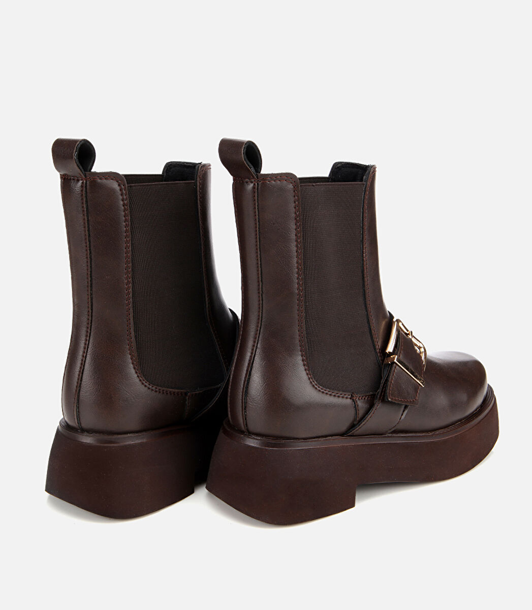 Kadın Kahverengi Lastik Detaylı Tokalı Kalın Tabanlı Düz Bot