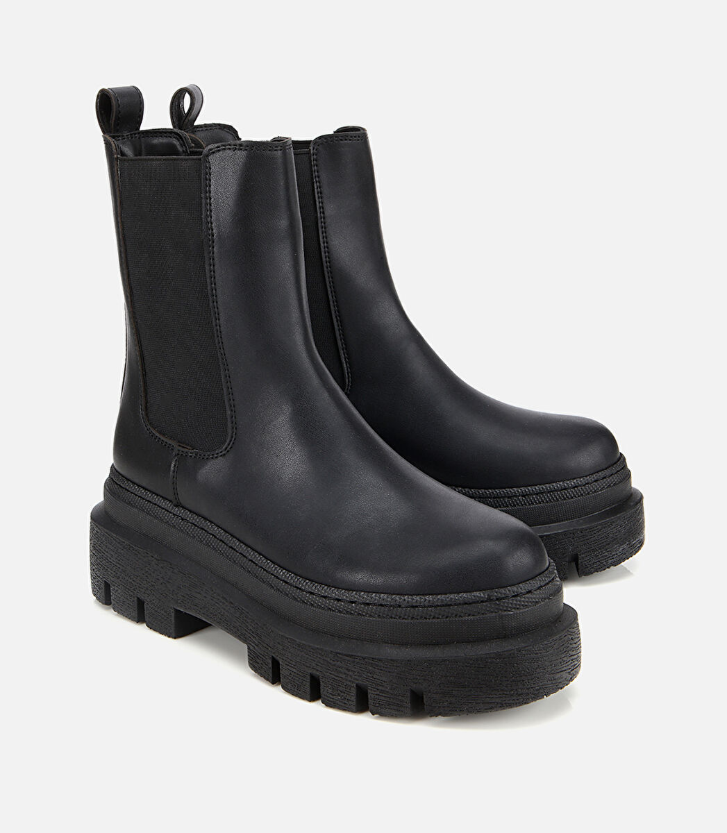 Kadın Siyah Lastik Detaylı Kalın Tabanlı Düz Bot