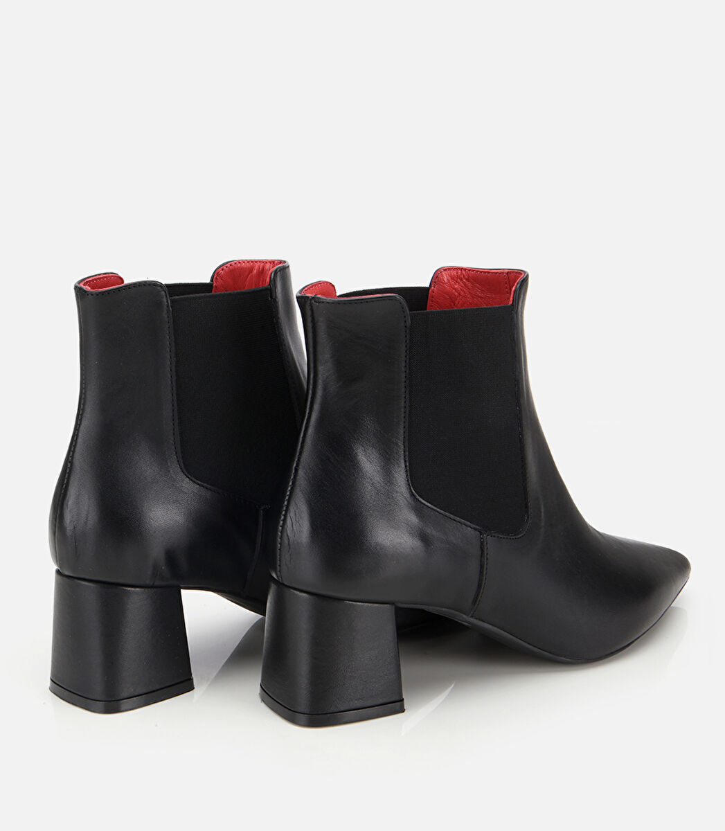 Kadın Deri Siyah Yumuşak Dokulu Lastik Detaylı Topuklu Bot
