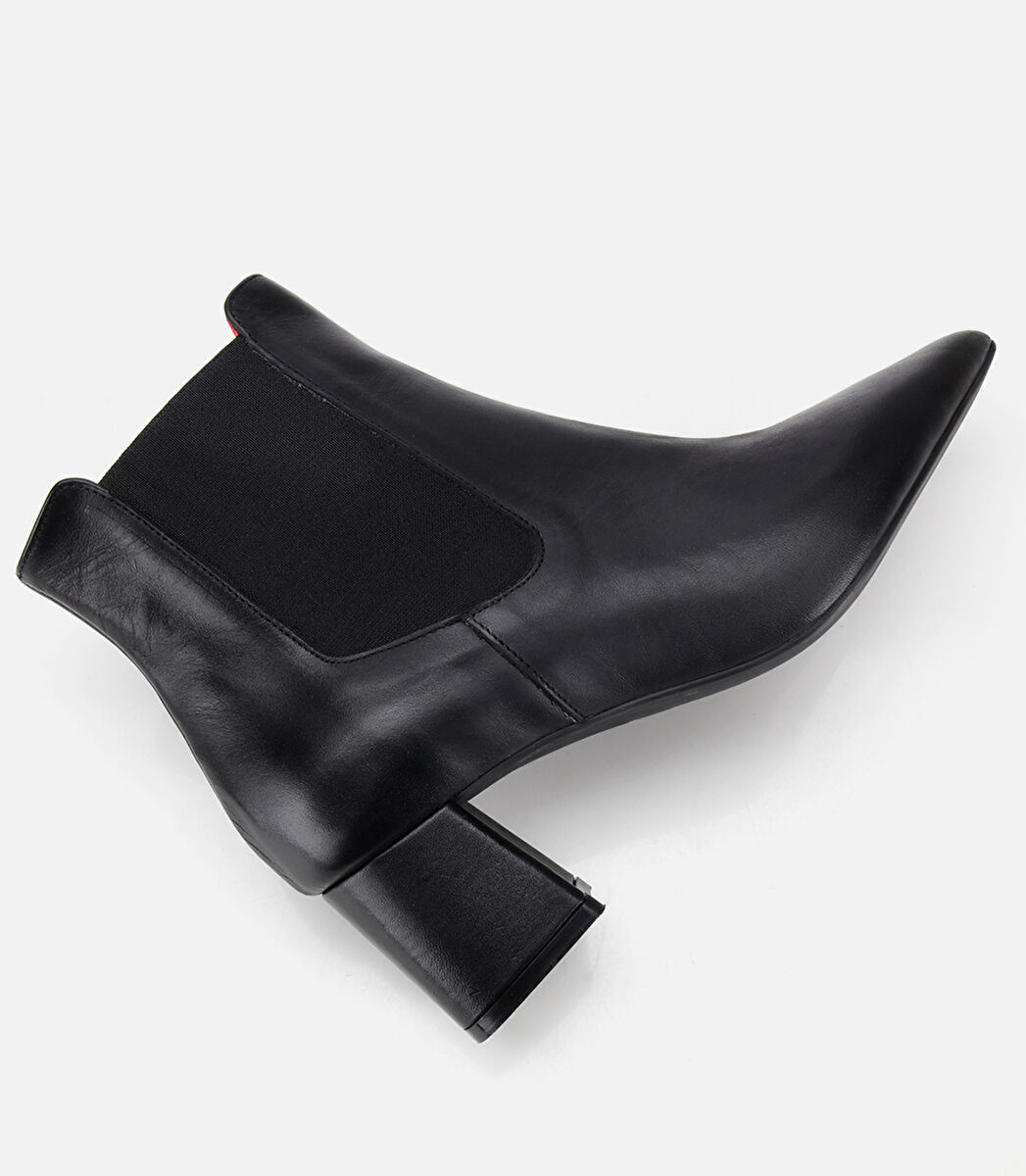 Kadın Deri Siyah Yumuşak Dokulu Lastik Detaylı Topuklu Bot